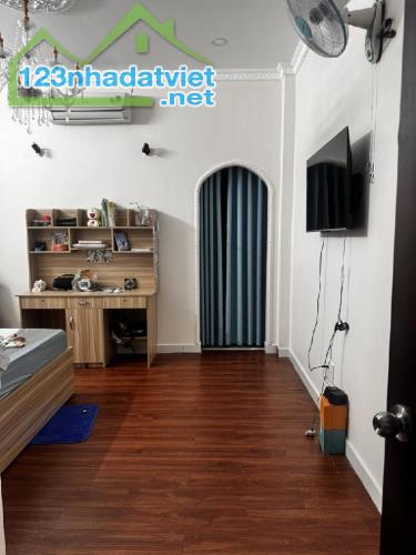5.2 tỷ - nhà 99m² gần Hà Huy Giáp Q12 – 5PN, sân ô tô, vào ở ngay - 1