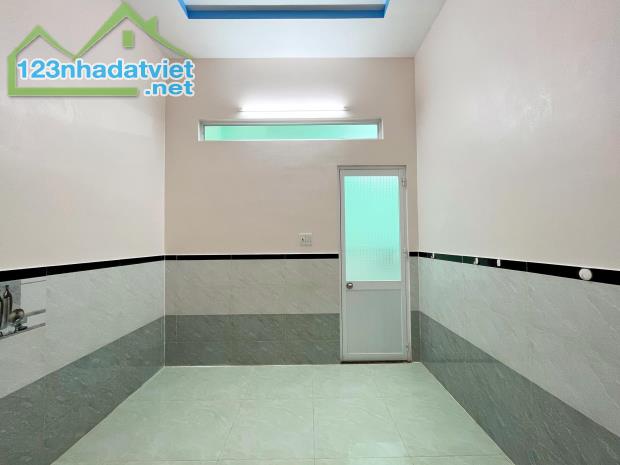chủ bán nhà như đánh giặt , ngay trung tâm hóc môn 935 tr