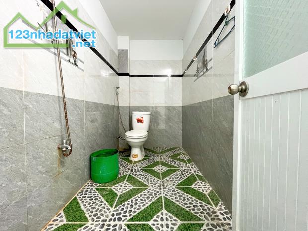 chủ bán nhà như đánh giặt , ngay trung tâm hóc môn 935 tr - 3