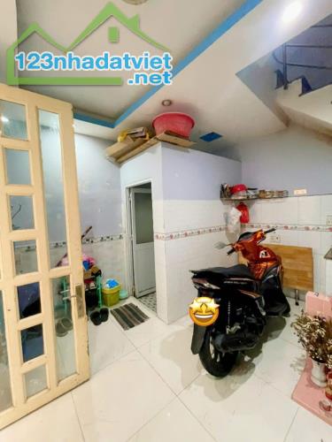 SIÊU VÍP ĐƯỜNG SỐ HẺM P4 Q4 

- NHÀ ĐẸP 3 TẤM BTCT HOÀN CÔNG 

- KHÔNG QUY