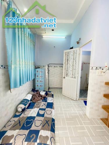 SIÊU VÍP ĐƯỜNG SỐ HẺM P4 Q4 

- NHÀ ĐẸP 3 TẤM BTCT HOÀN CÔNG 

- KHÔNG QUY - 1