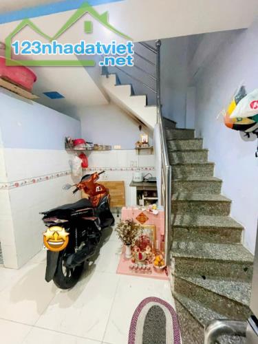 SIÊU VÍP ĐƯỜNG SỐ HẺM P4 Q4 

- NHÀ ĐẸP 3 TẤM BTCT HOÀN CÔNG 

- KHÔNG QUY - 2