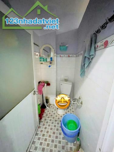 SIÊU VÍP ĐƯỜNG SỐ HẺM P4 Q4 

- NHÀ ĐẸP 3 TẤM BTCT HOÀN CÔNG 

- KHÔNG QUY - 4