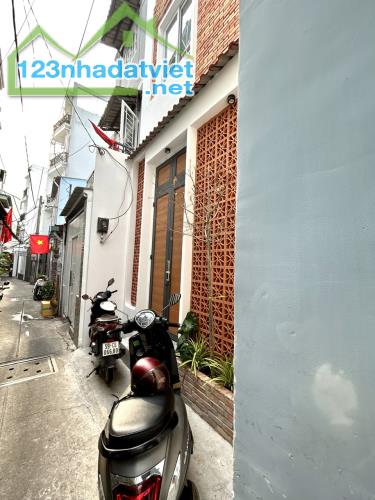 CHÍNH CHỦ BÁN NHÀ KHÁNH HỘI - NHÀ ĐẸP- ĐI VÀI BƯƠC RA GẶP XE HƠI- THÔNG RA TÔN THẤT - 2