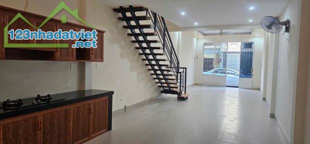 Nhà Cho thuê mặt tiền đường Phường bình Hưng hòa A. Quận bình Tân. HCM