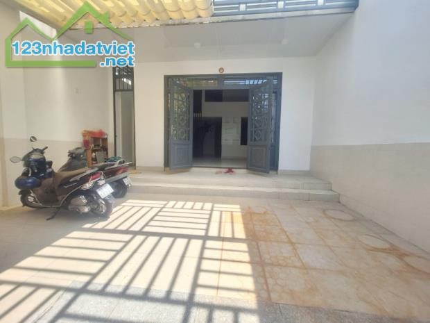 Bán Nhà 2 Tầng Hẻm Xe Hơi Gần Chợ Kiến Thiết Hiệp Phú Thủ Đức 122m2_5.5*20  chỉ 6.2 tỷ - 3
