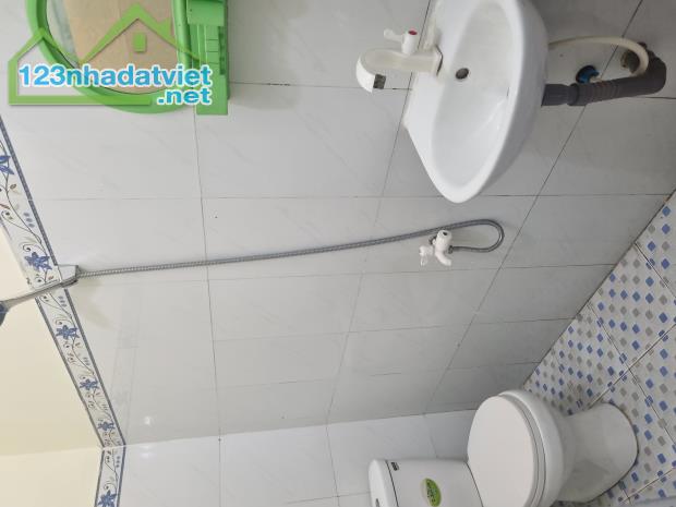 Chính chủ cho thuê nguyên căn ngay trung tâm q12 - 4