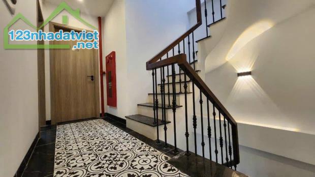 Nhà lô góc 3 thoáng vĩnh viễn 99m2 x 7 tầng - 2