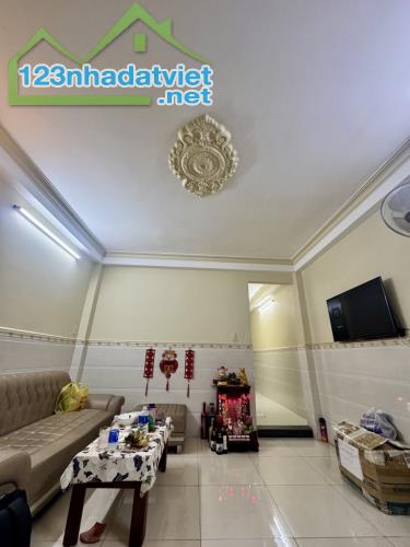 NHÀ BÁN QUANG TRUNG GV - NGAY KHU TRUNG TÂM - GIÁP UBND QUẬN - HXH - DT 86M² - 2 TẦNG - 3