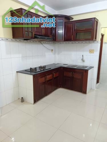 Bán nhà rẻ Q8 gần mặt tiền Tuy Lý Vương p13 , 3 tầng đúc không lộ giới 4 PN nhỉnh 4 tỷ - 2
