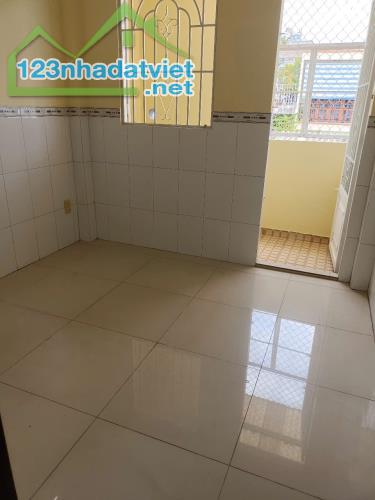 Bán nhà rẻ Q8 gần mặt tiền Tuy Lý Vương p13 , 3 tầng đúc không lộ giới 4 PN nhỉnh 4 tỷ - 5
