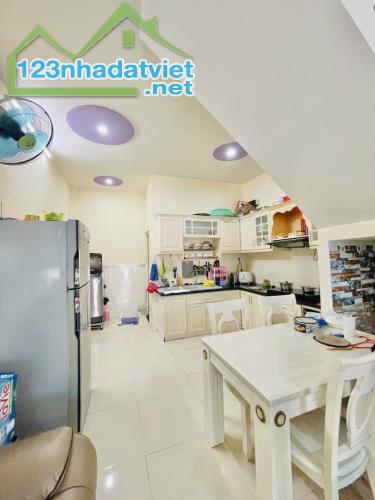 BÁN NHÀ 1 SẸT GÒ DẦU TÂN PHÚ  4M X 14M 3 TẦNG HẺM 6M THÔNG CHỈ 6.5 TỶ - 3
