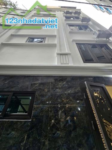 Thiết kế 6 tầng thang máy, chủ đầu tư full nội thất cực đẹp khách chỉ việc ở ngay