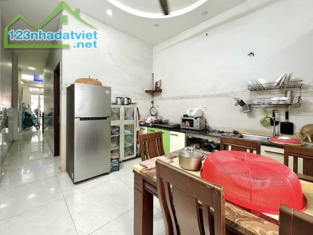 BÁN NHÀ 4 TẦNG HẺM XE TẢI ĐƯỜNG NGUYỄN THÁI BÌNH.P 12 . TÂN BÌNH. DT90M ... GIÁ 12.6 TỶ - 4