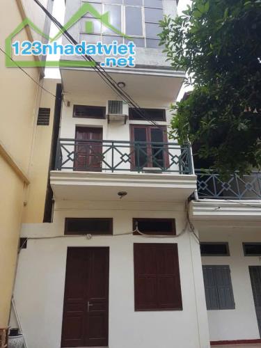 Cho thuê nhà nguyên căn ngõ Gốc Đề, 3 tầng x 40m2, 3 phòng ngủ, 7.5 Triệu/tháng