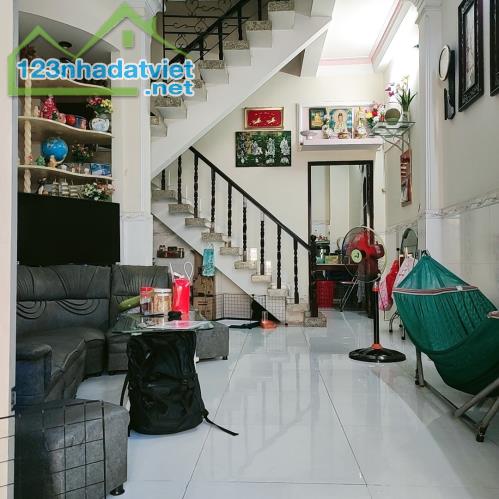 NGAY KHU VIP NGUYỄN VĂN TRỖI PHÚ NHUẬN, SÁT MẶT TIỀN, DT 45M2 2 LẦU BTCT 3PN, NỞ HẬU - 2