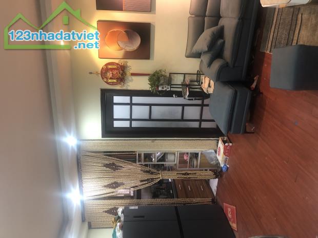 CĂN HỘ TẦNG 9 – VIEW KHÔNG CHỈ ĐẸP MÀ CÒN ĐẮT GIÁ!