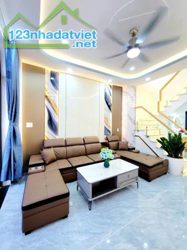 Bán Nhà P9 Gò Vấp 3 Tầng - Hẻm Xe Hơi - Chỉ Nhỉnh 6 Tỷ
