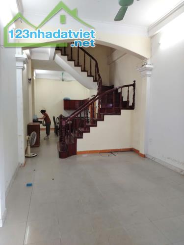 Cho thuê nhà liền kề 93 Hoàng Văn Thái làm VP, Trung tâm, KD online 4 tầng x 50m2, 4PN,