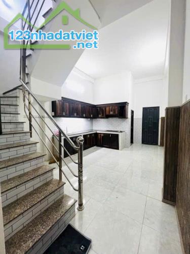 BÁN NHÀ BÌNH TÂN SÁT TÊN LỬA - HẺM NHỰA 6M - 3 TẦNG 4PN - 68M2 CHỈ NHỈNH 5 TỶ TL - 3