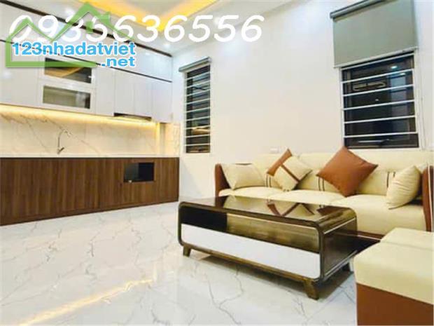 BÁN NHÀ KHƯƠNG ĐÌNH – 40M² – 6 TẦNG THANG MÁY – NHỈNH 13 TỶ
💥 LÔ GÓC 3 MẶT THOÁNG – Ô TÔ