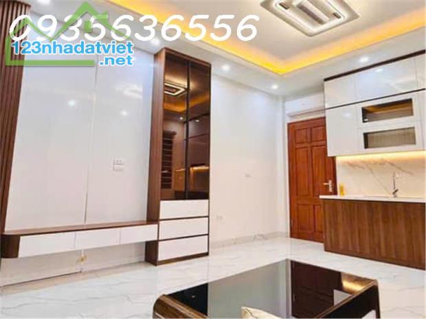BÁN NHÀ KHƯƠNG ĐÌNH – 40M² – 6 TẦNG THANG MÁY – NHỈNH 13 TỶ
💥 LÔ GÓC 3 MẶT THOÁNG – Ô TÔ - 2