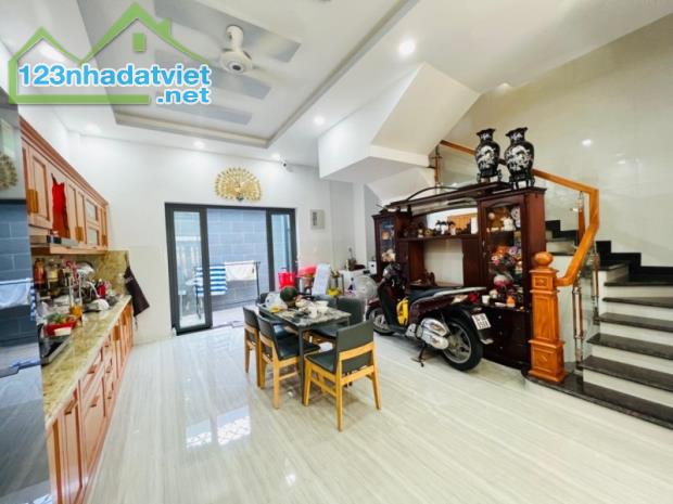 Bán nhà 96m2, 4 tầng, 3PN, Q.2, Lê Đình Quản - 9.15 tỷ - 3