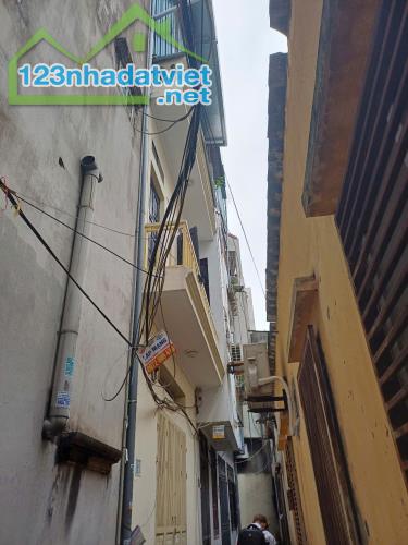 Siêu hiếm, cho thuê nhà ngõ 192 Lê Trọng Tấn 2.5 tầng x 25m2, 5 Triệu ở gđ, nhóm ít người