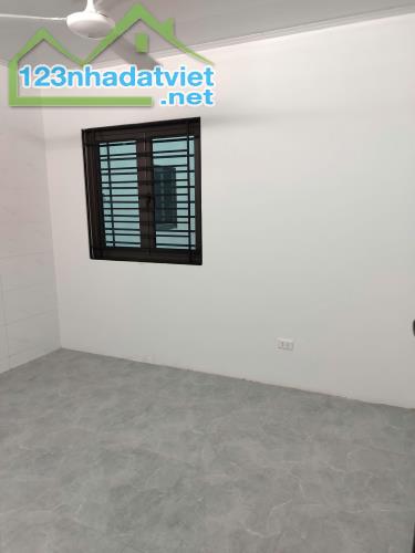Cho thuê nhà nguyên căn mới 162 Khương Trung 3 tầng x 35m2, 3 ngủ, 3 WC, 10 Triệu - 2