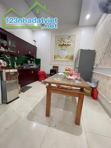 Bán nhà 3 tầng kinh doanh nhỏ lẻ được ngõ phố Nguyễn Thị Duệ, tp hải dương - 2