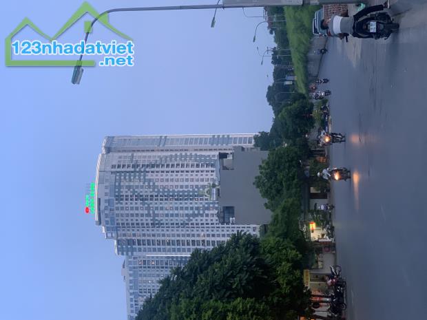 biệt thự mini Ngọc Thuỵ, 120m x 3 tầng, mặt tiền 6m, sân vườn tiểu cảnh, ôtô vào nhà - 1