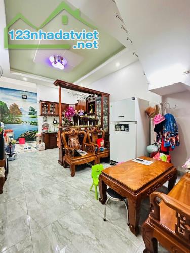 BÁN NHÀ NGAY CHỢ HẠNH THÔNG TÂY - HXH -NHÀ  MỚI ĐẸP Ở NGAY - 70M2 (4x17.5) - 4 TẦNG - 4 - 2