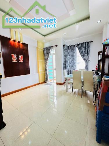 BÁN NHÀ NGAY CHỢ HẠNH THÔNG TÂY - HXH -NHÀ  MỚI ĐẸP Ở NGAY - 70M2 (4x17.5) - 4 TẦNG - 4 - 4