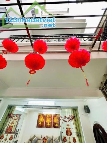 Bán nhà Phố Minh Khai, LÔ GÓC, GẦN PHỐ, Ở NGAY: 50m2, 4T, mt rộng. Giá chỉ 9 tỷ