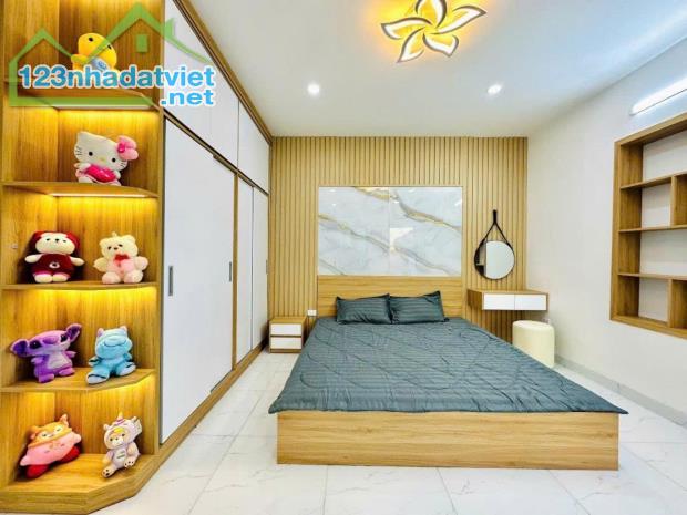 Bán nhà Phố Minh Khai, LÔ GÓC, GẦN PHỐ, Ở NGAY: 50m2, 4T, mt rộng. Giá chỉ 9 tỷ - 2