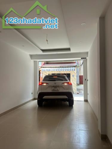 HIẾM, Mặt Ngõ ô tô tránh, vào nhà - lô góc, 65m x 5 tầng, thang máy – Phúc Đồng, Long Biên - 1