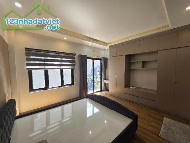 Bán nhà phố Nguyễn Văn Cừ 36m2, đã đầy đủ nội thất để ở, nhà giá rẻ hộ khẩu Gia Thụy. - 1