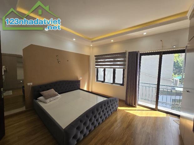 Bán nhà phố Nguyễn Văn Cừ 36m2, đã đầy đủ nội thất để ở, nhà giá rẻ hộ khẩu Gia Thụy. - 2