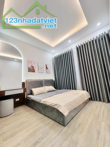 Đống Đa - Tôn Đức Thắng - Khâm Thiên - Ngõ rộng - 32 m - 4 Tầng - 4 PN - 5,6 tỉ.
