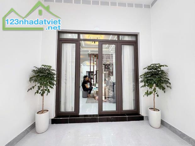 Đống Đa - Tôn Đức Thắng - Khâm Thiên - Ngõ rộng - 32 m - 4 Tầng - 4 PN - 5,6 tỉ. - 2