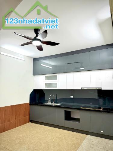 Bán Nhà Ngọc Thụy, Long Biên, Ô Tô Đỗ Cửa. 50m2, 4T giá 8,8 tỷ (cam kết chuẩn) - 1