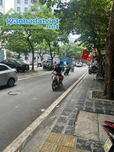 DÒNG TIỀN 9 PHÒNG KHÉP KÍN - TRUNG TÂM CẦU GIẤY - Ô TÔ TRÁNH 40m2 - 12 tỷ