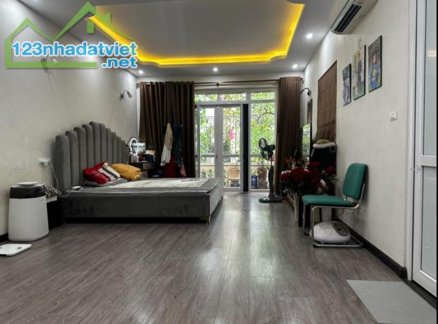 Bán nhà Hồ Đền Lừ - #70m2 - THANG MÁY - view Hồ cực thoáng - Ô TÔ ĐỖ CỬA - ở cực sướng . - 2