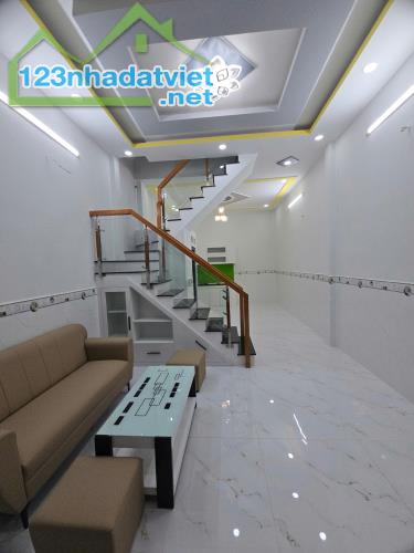 LÊ VĂN QUỚI - HẺM XE HƠI 4M - 36M2 - 2 TẦNG 2PN 2WC - CHỈ 4.05 TỶ