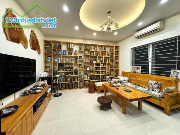 BÁN NHÀ PHỐ NGUYÊN HỒNG - LÔ GÓC 68M² - MT 5.5M - Ô TÔ TRÁNH - KINH DOANH VP - GIÁ 15,8 TỶ