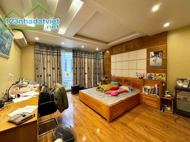 BÁN NHÀ PHỐ NGUYÊN HỒNG - LÔ GÓC 68M² - MT 5.5M - Ô TÔ TRÁNH - KINH DOANH VP - GIÁ 15,8 TỶ - 2