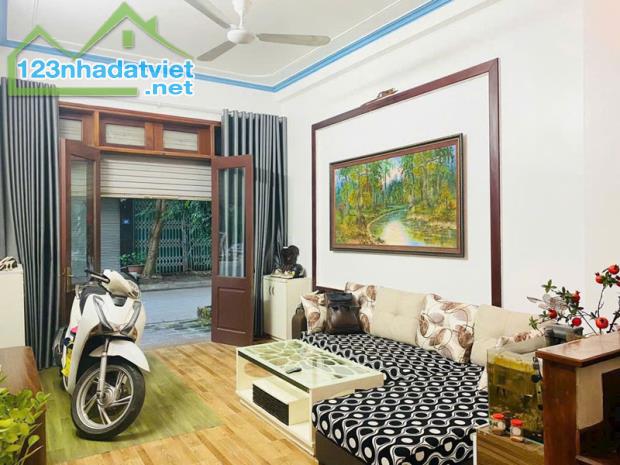 Cần bán 42,3m2 nhà 4 tầng khu TĐC Giang Biên. Đường phân lô bàn cờ, bạt ngàn tiện ích - 1