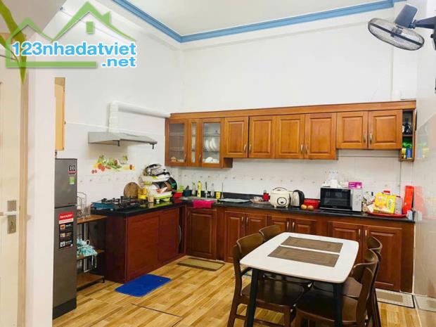 Cần bán 42,3m2 nhà 4 tầng khu TĐC Giang Biên. Đường phân lô bàn cờ, bạt ngàn tiện ích - 3