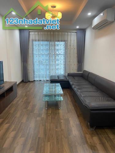 Căn hộ Goldmark S2, 3 phòng ngủ, 104m. Nội thất cơ bản trang bị đầy đủ đẹp.