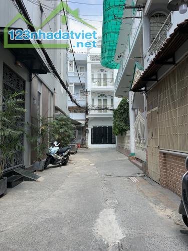 Bán nhà Cách mạng Tháng 8, 3.6M×13M, Quận 10, gần hẻm xe hơi chỉ 4.2 tỷ.
